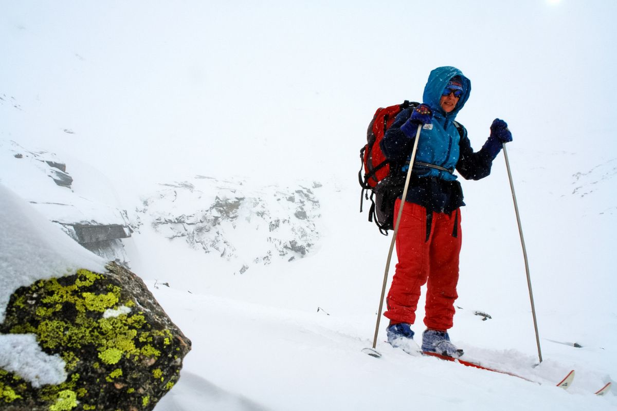 Okulary w góry – jak zadbać o ochronę wzroku podczas górskich wypraw